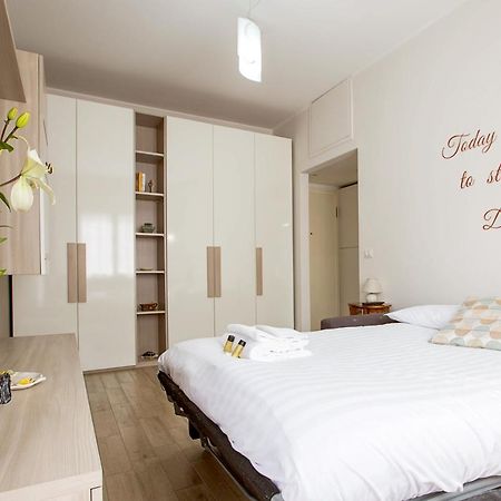 Lorenteggio Studio Apt 米兰 外观 照片